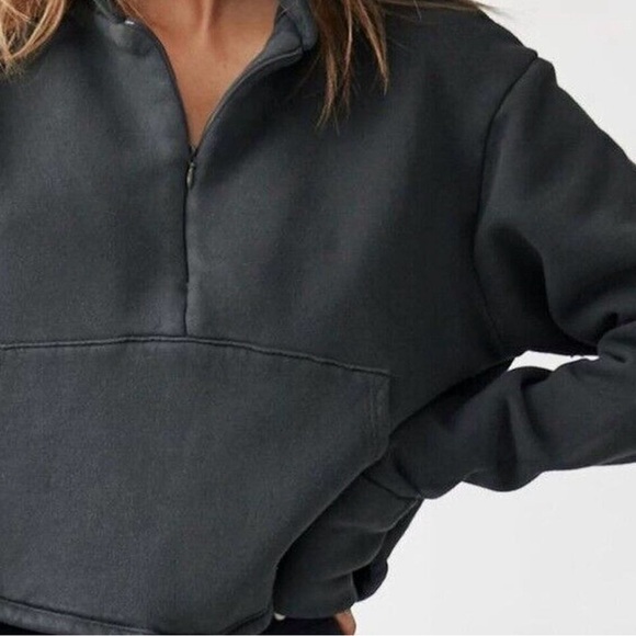 JOAH BROWN Aspen Half Zip Pullover Sweater Cropped in Washed Black - Picture 2 of 11